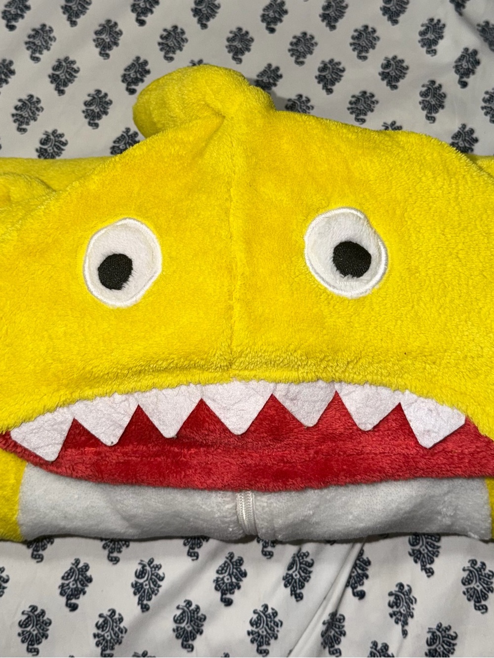 Yellow shark costume 6/7